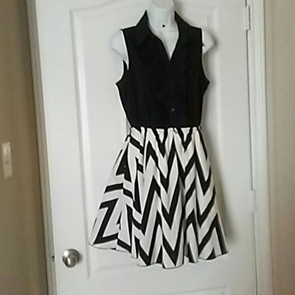 Sleeveless chevron print dress