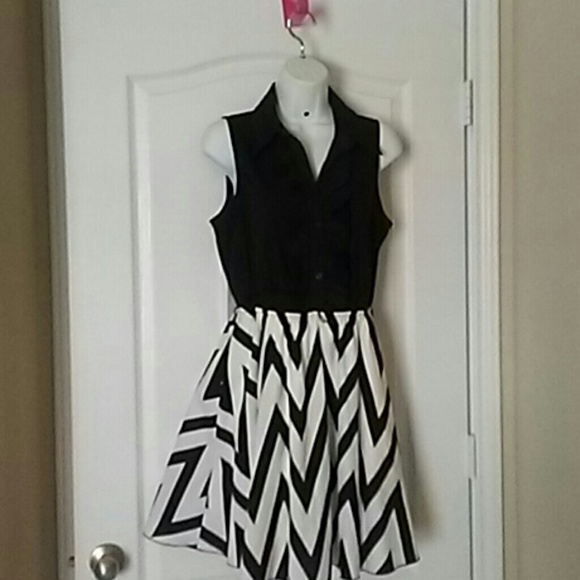 Sleeveless chevron print dress - Picture 4 of 4