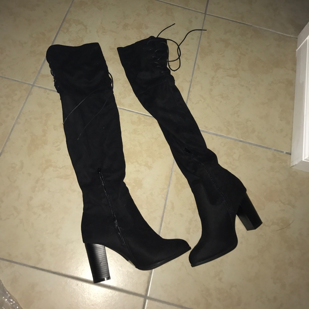Size 8 KNEE HIGH BOOTS