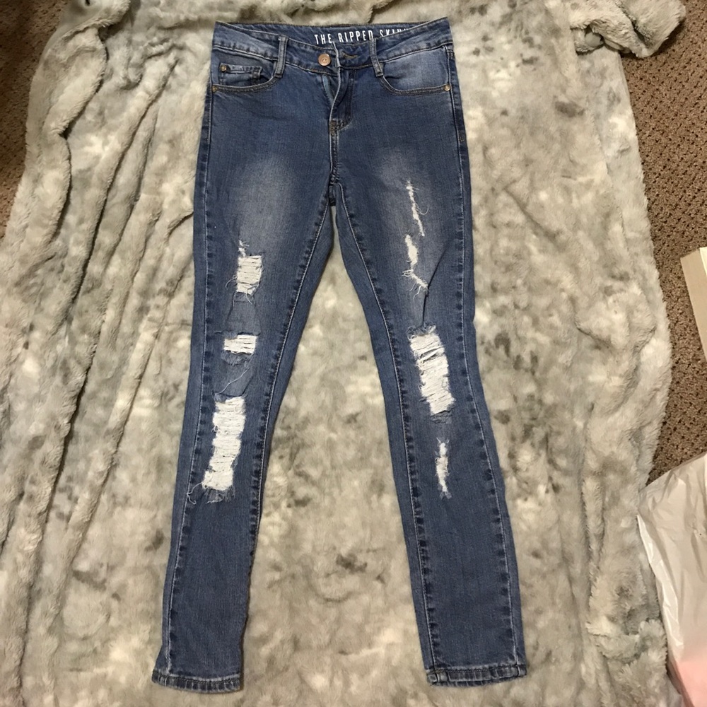 Distressed high waisted jeans