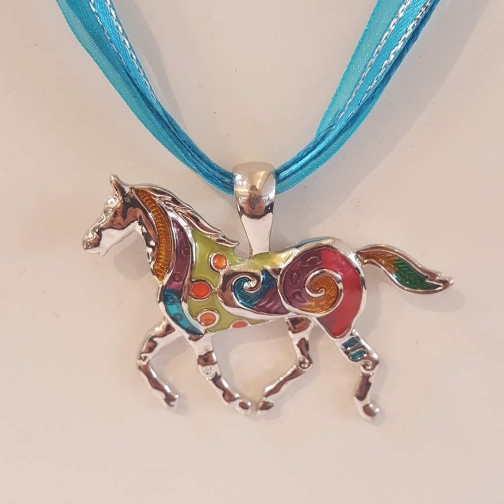 ONE Horse pendant with two color necklaces