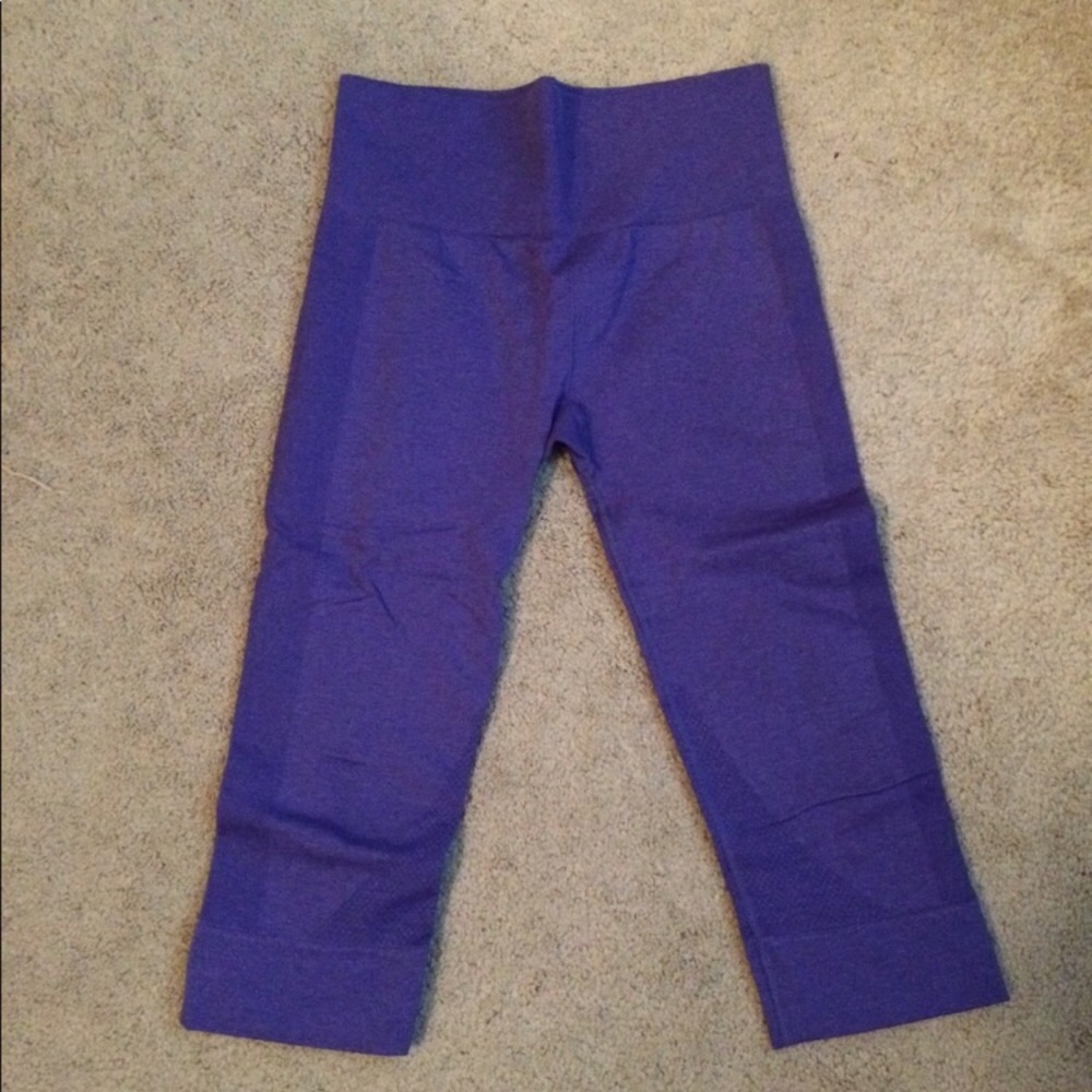 Lululemon crops size 6