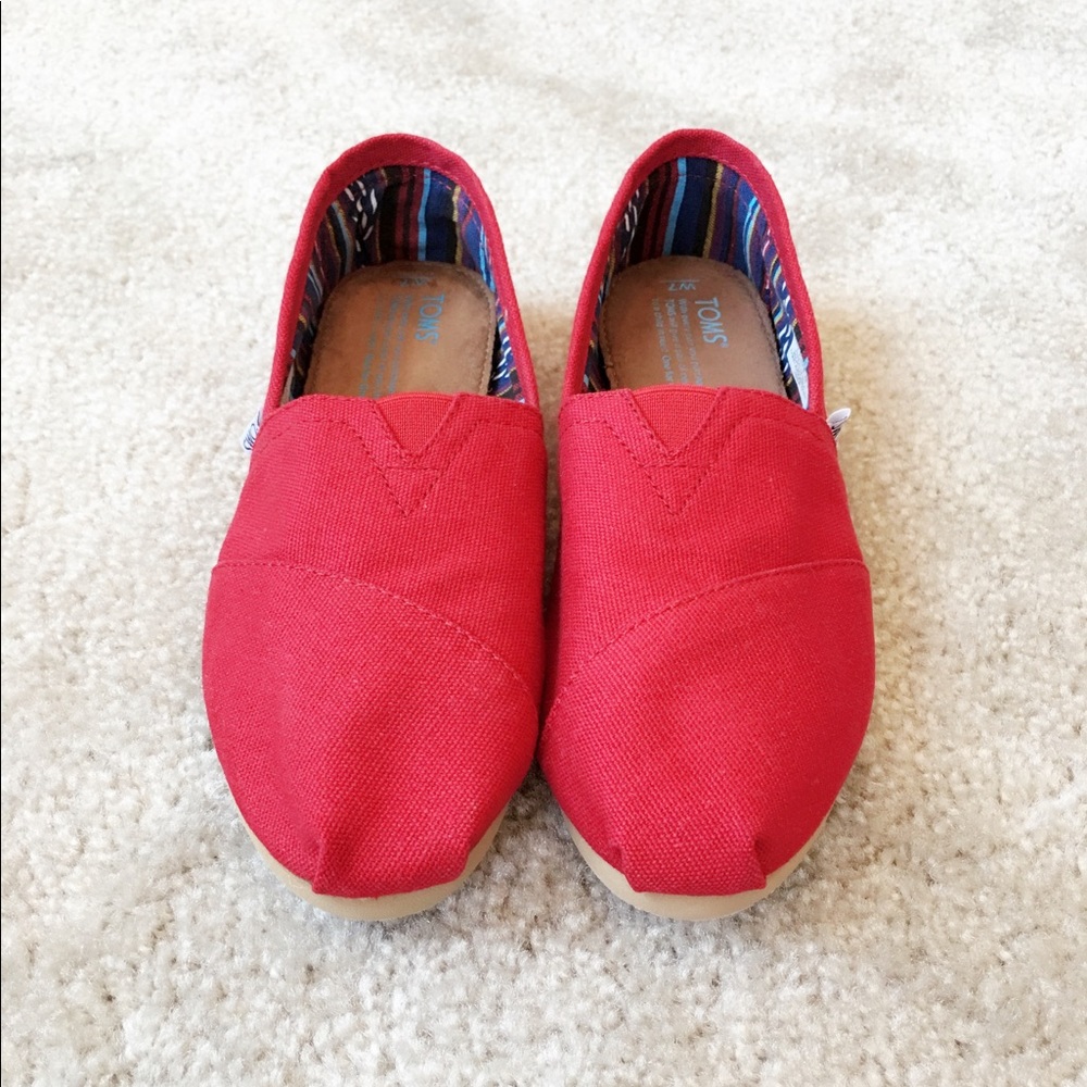 TOMS Red Classic Canvas Women Size 7 NEW