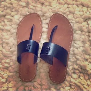 Mossimo Ainsley Black Thong Sandals