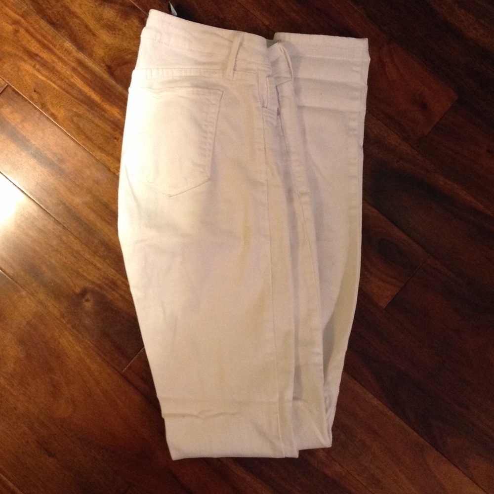 White skinny jean