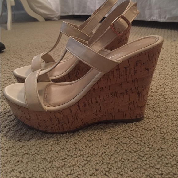 Cream Wedges Size 10 - Picture 2 of 3