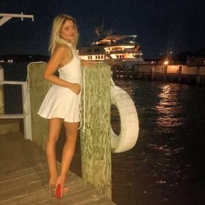 Meet your Posher, Demi