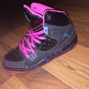 PINK AND BLACK JORDAN BASKETBALL SNEAKERS