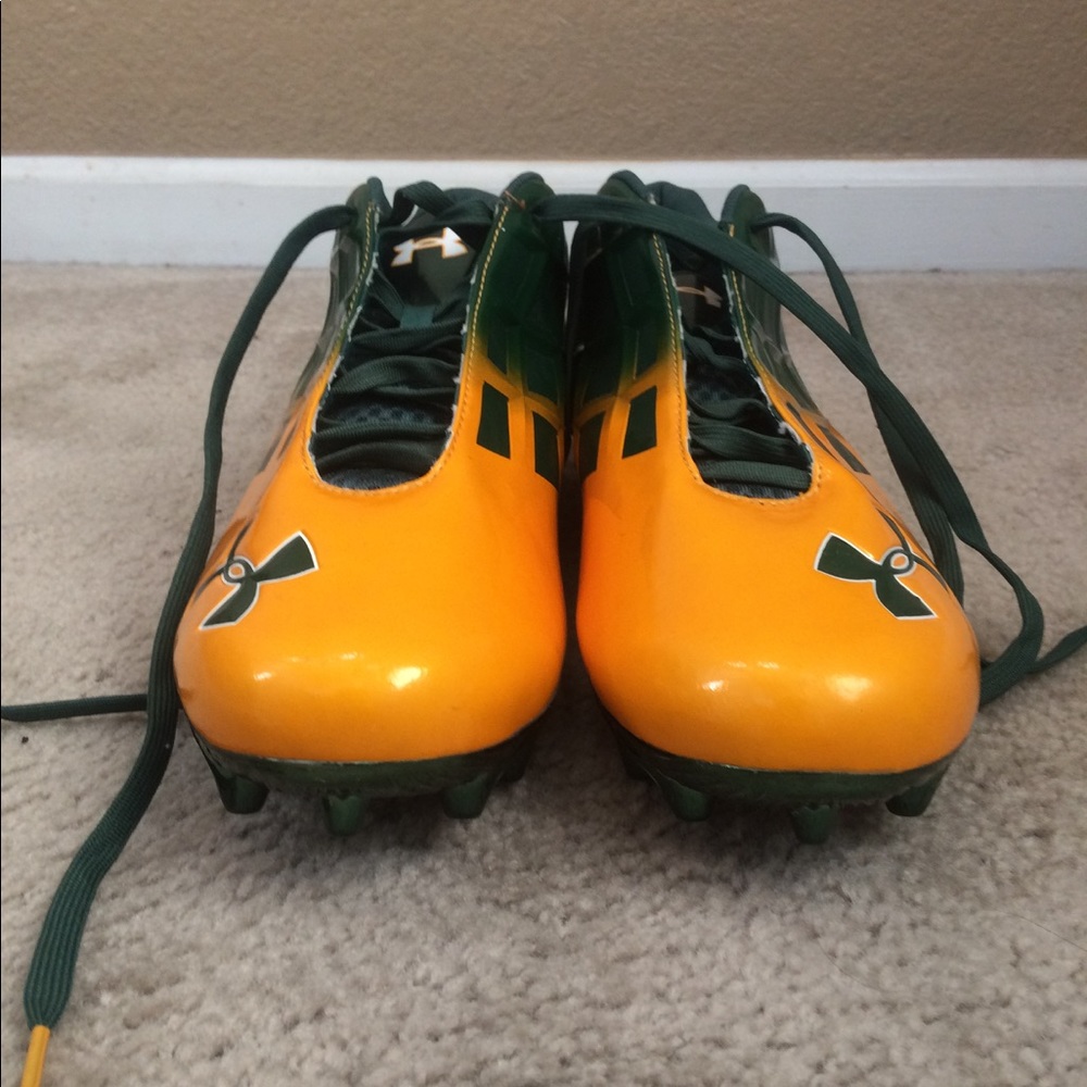 Under amor football cleats