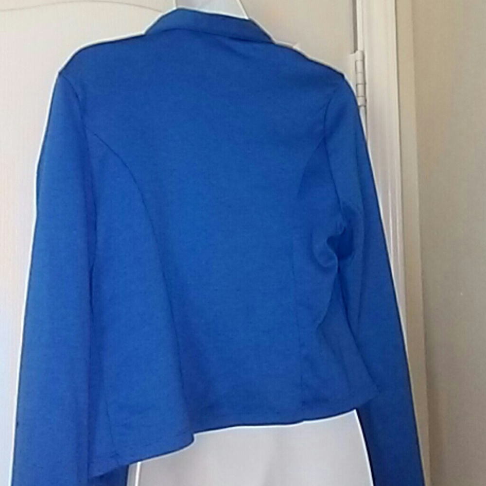 Blazer - Picture 3 of 3
