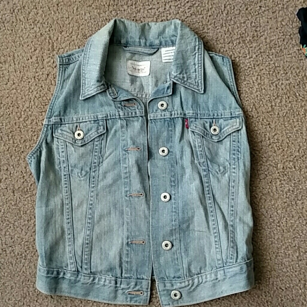 Levi's light wash jean vest, Xs