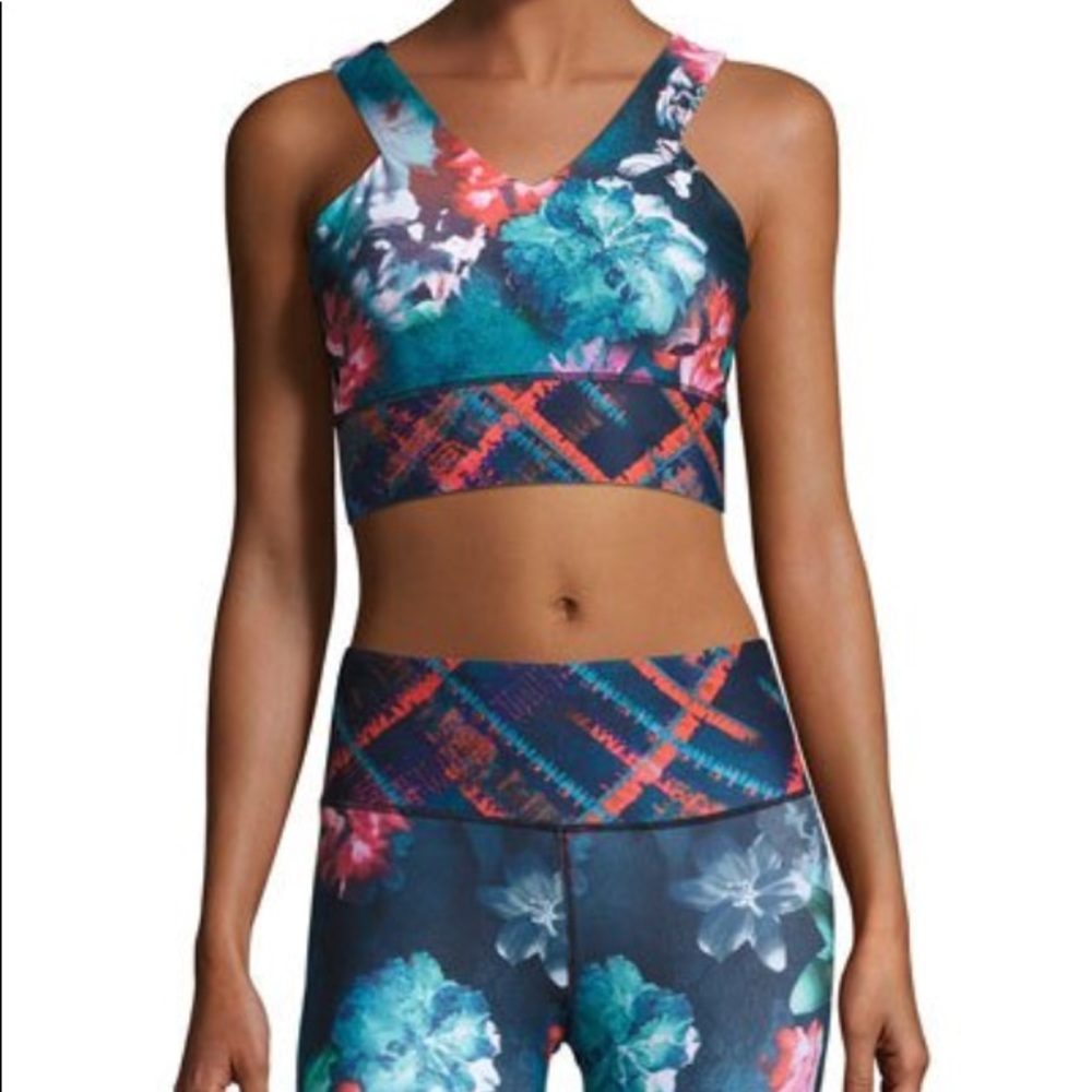 2PC. Matching athletic wear. Beautiful print.