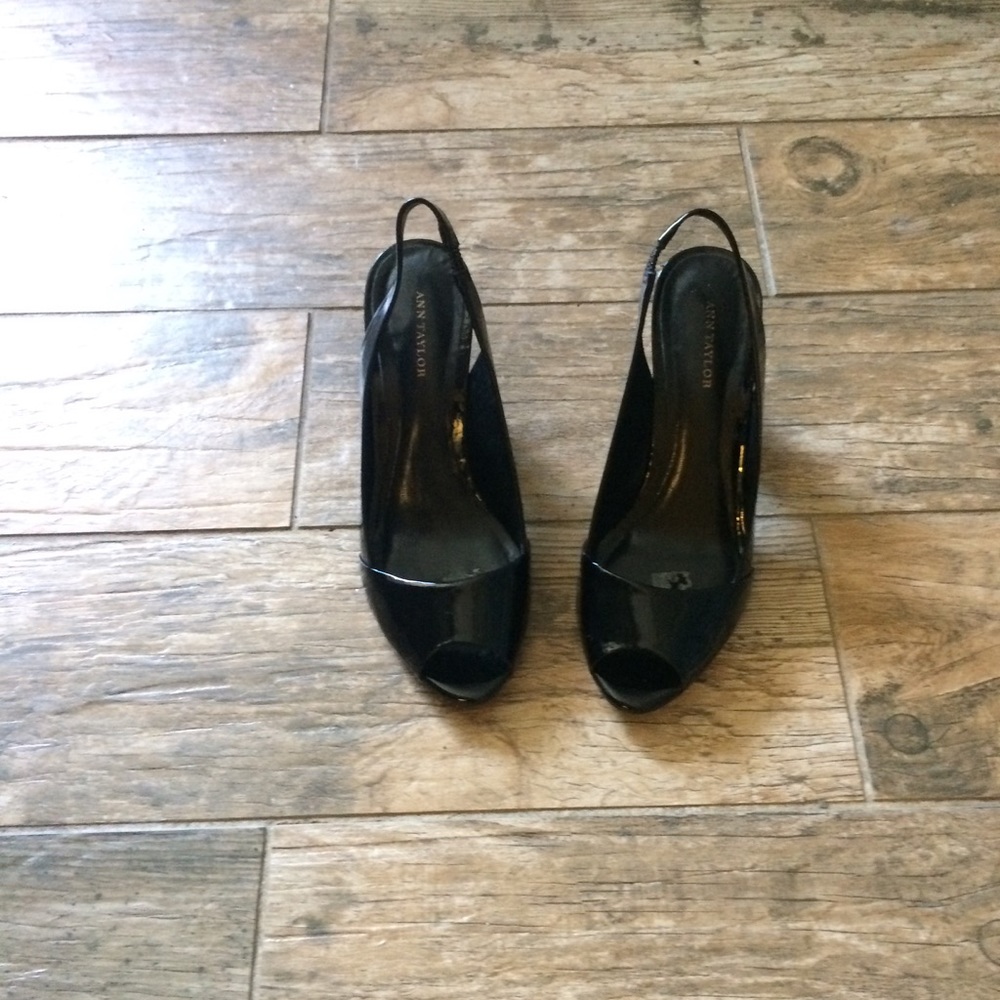 Ann Taylor sling back patent leather shoes. - Picture 3 of 6