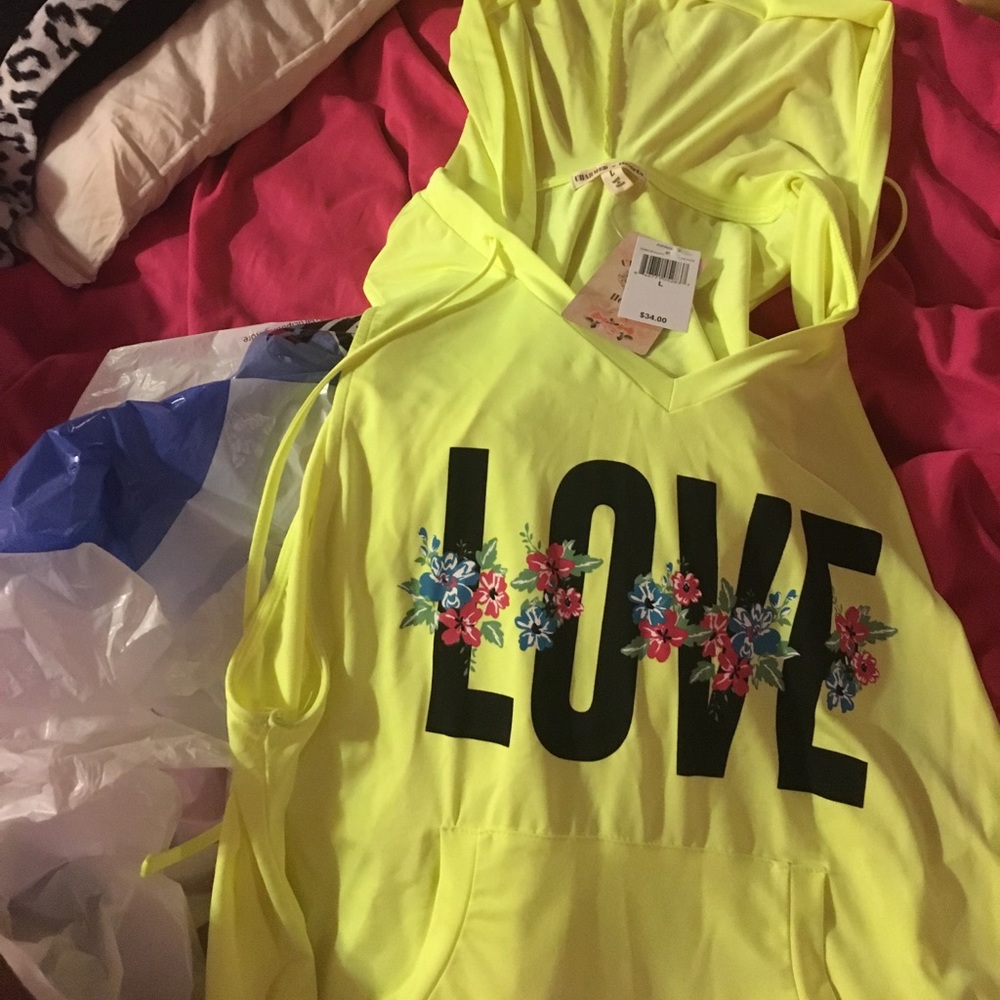 Sleeveless vest with hoodie