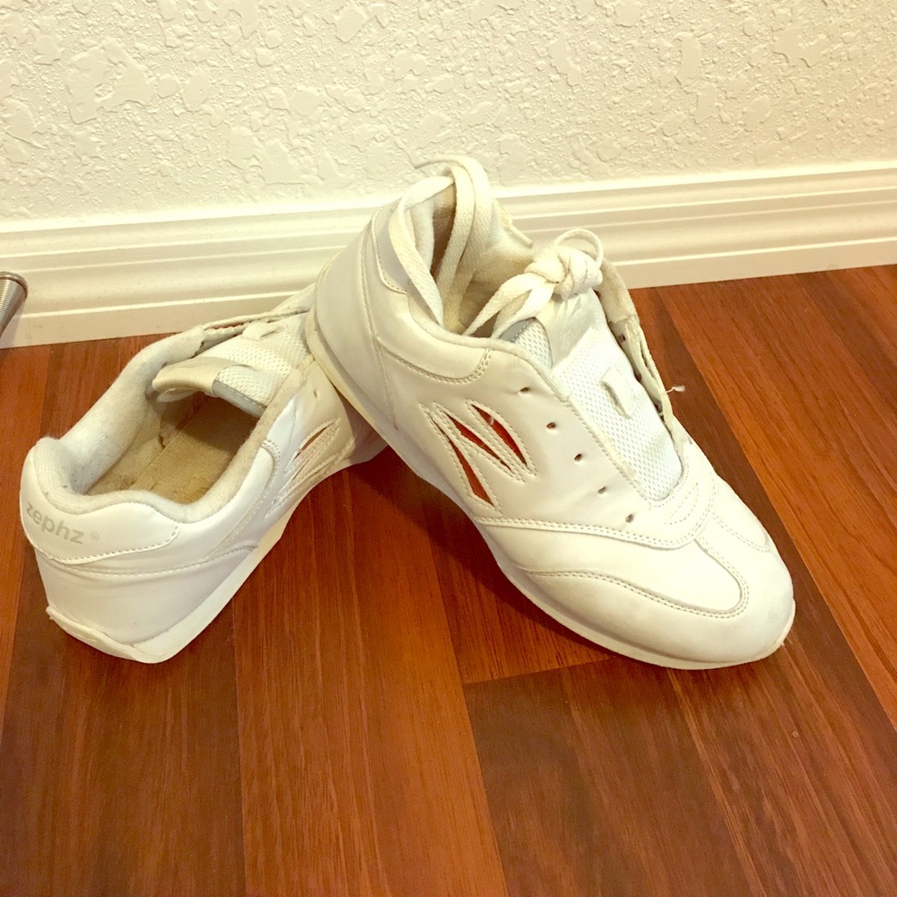 Cheer shoes