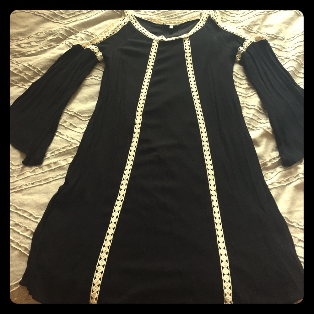NWOT Cold shoulder black and cream dress