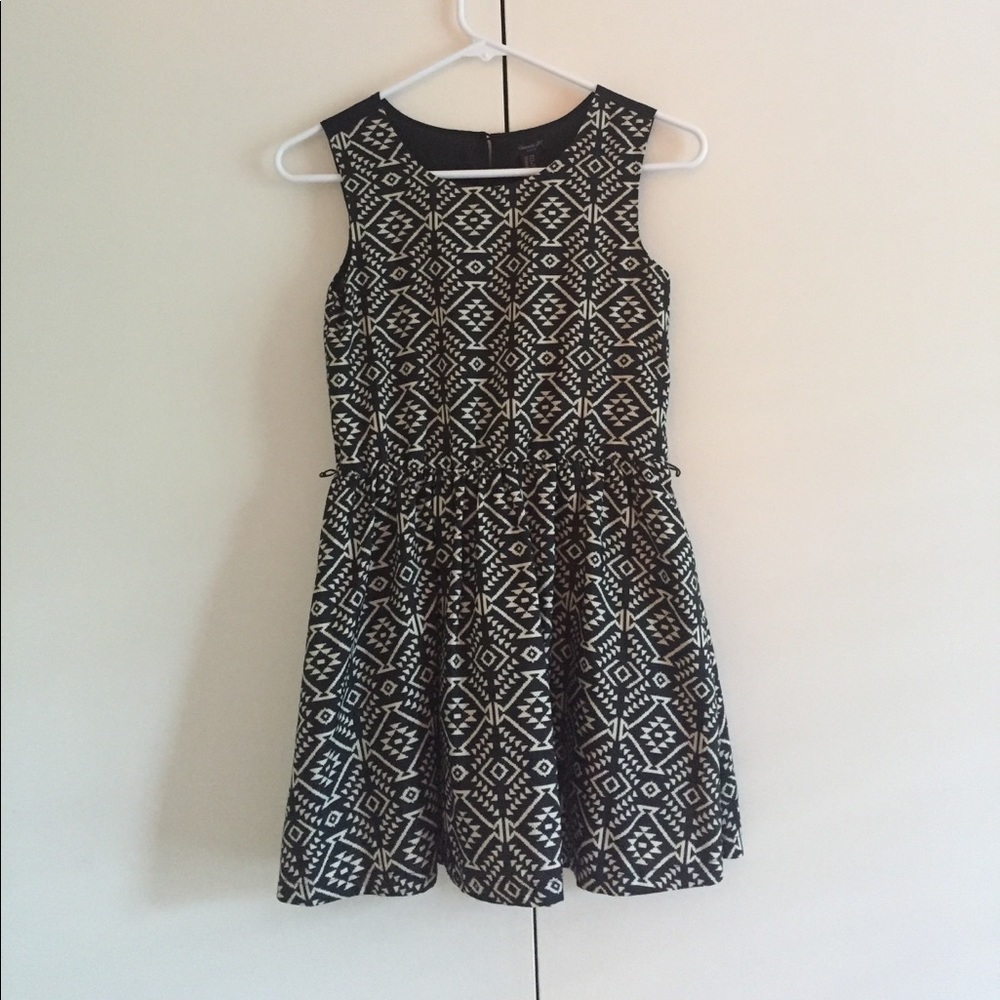 Black and white Aztec looking pattern