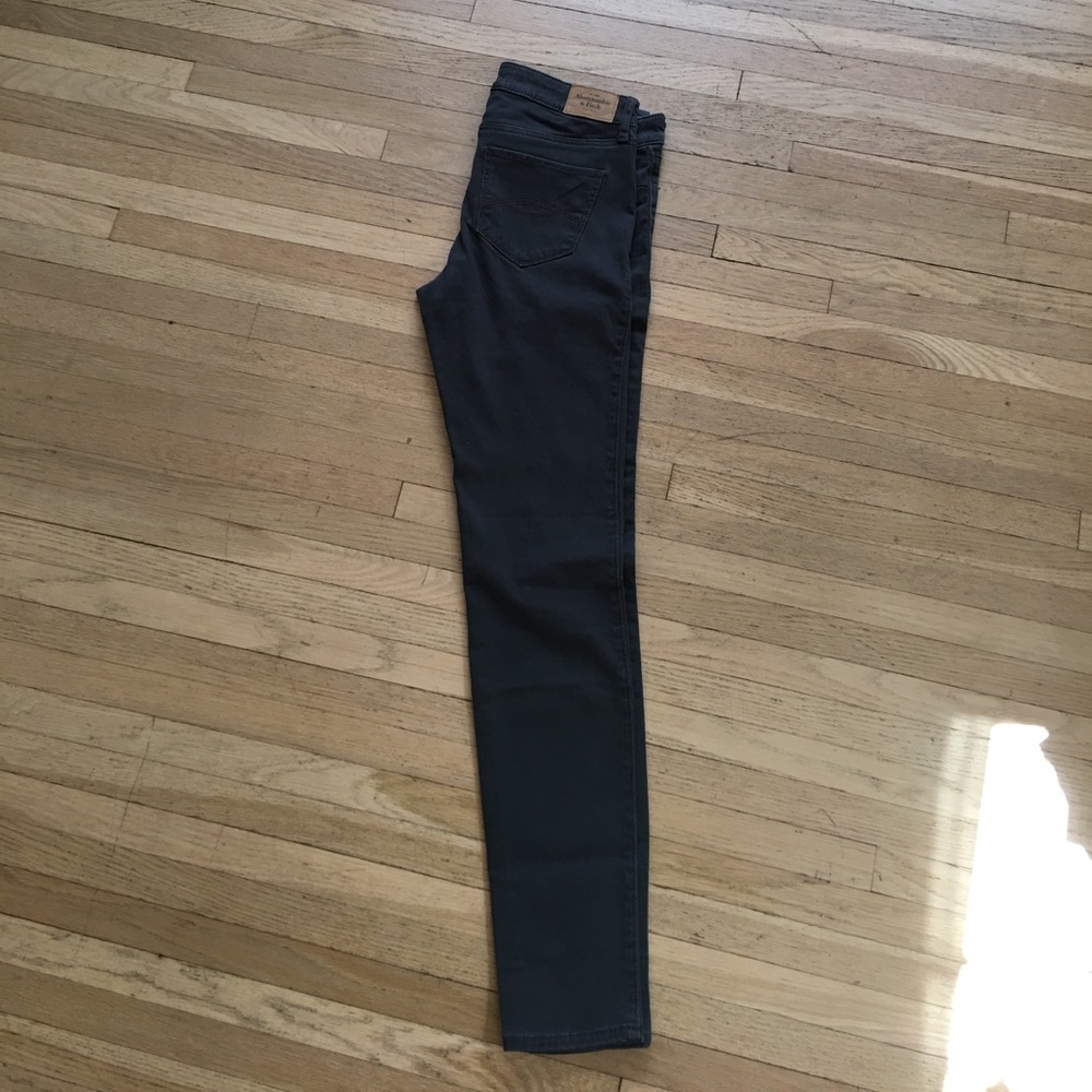 2R gray Abercrombie jeggings