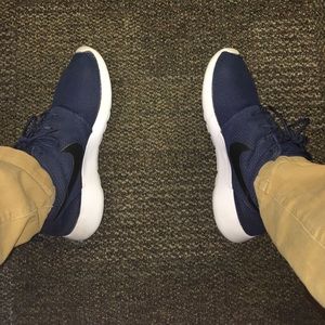 Navy Blue Nike Roshes