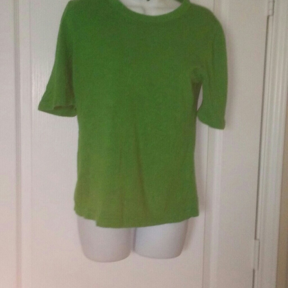 Green short sleeve pullover sweater