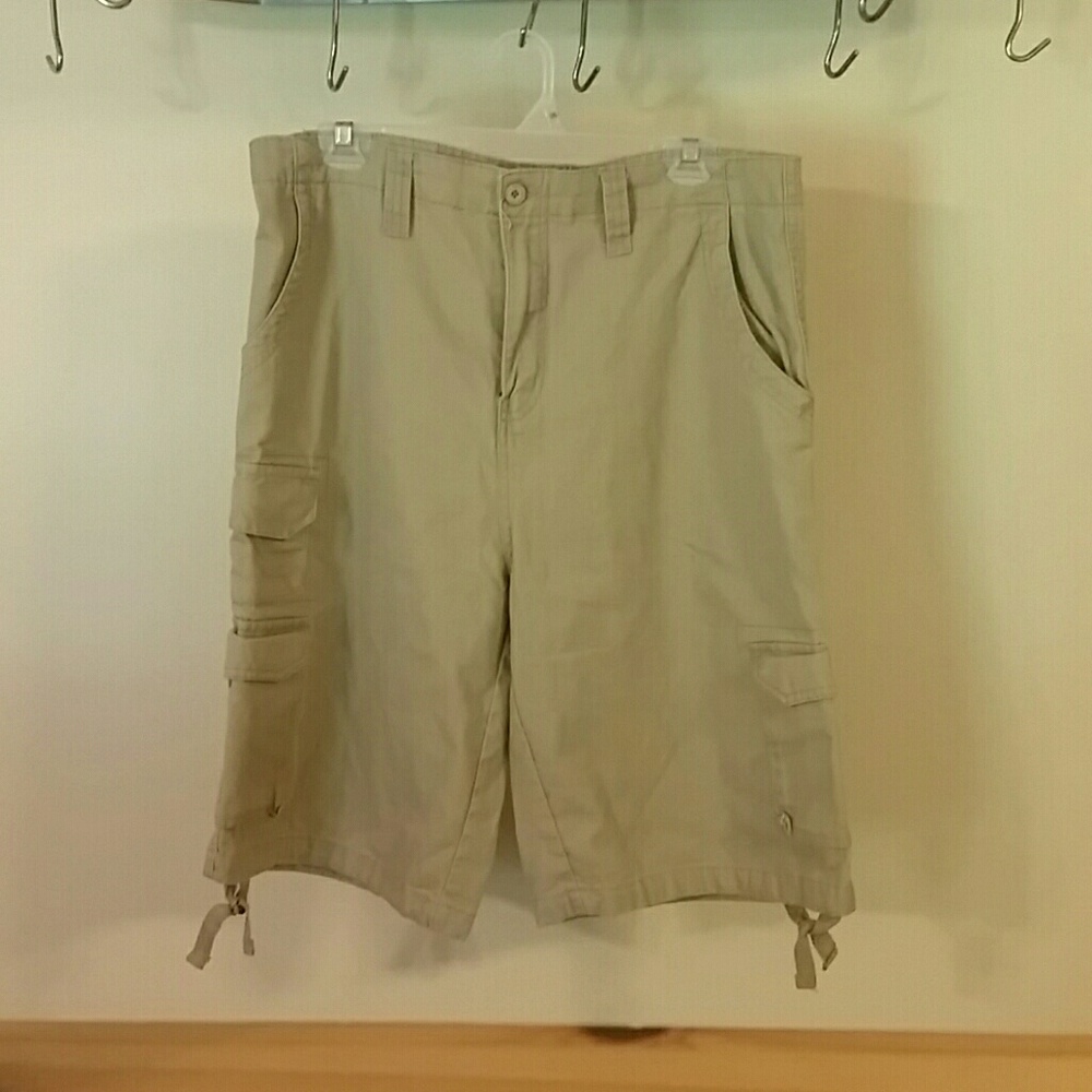 Nwot cargo shorts
