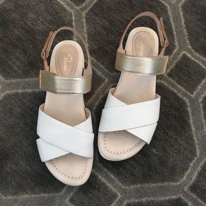 [Sudini] Chunky White / Gold Strappy Sandal Sz 6
