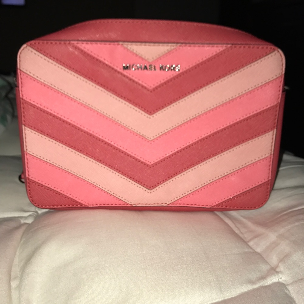 Micheal Kors coral purse