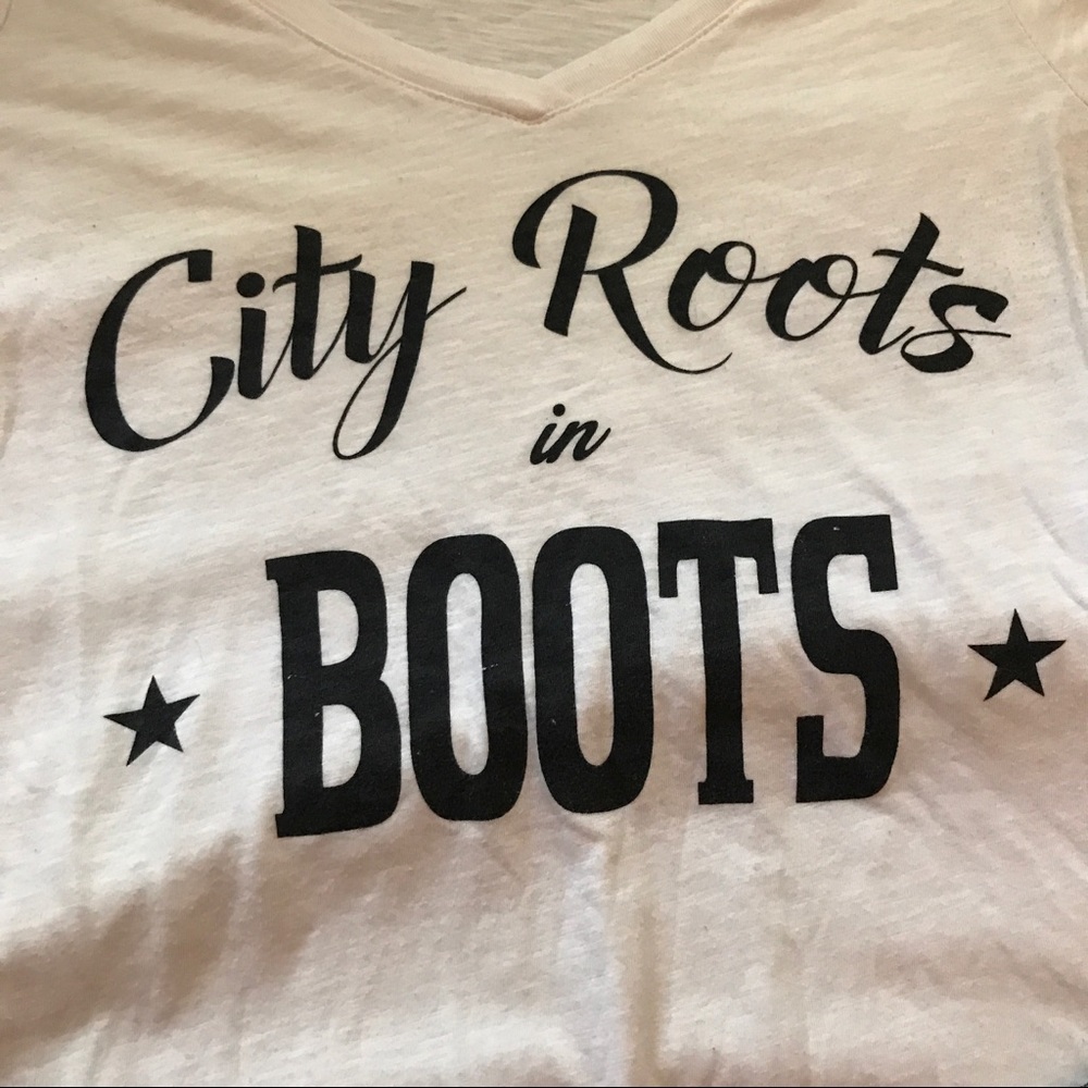 Statement V-neck - Picture 2 of 3