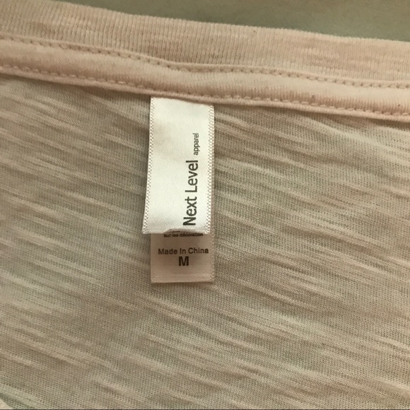 Statement V-neck - Picture 3 of 3