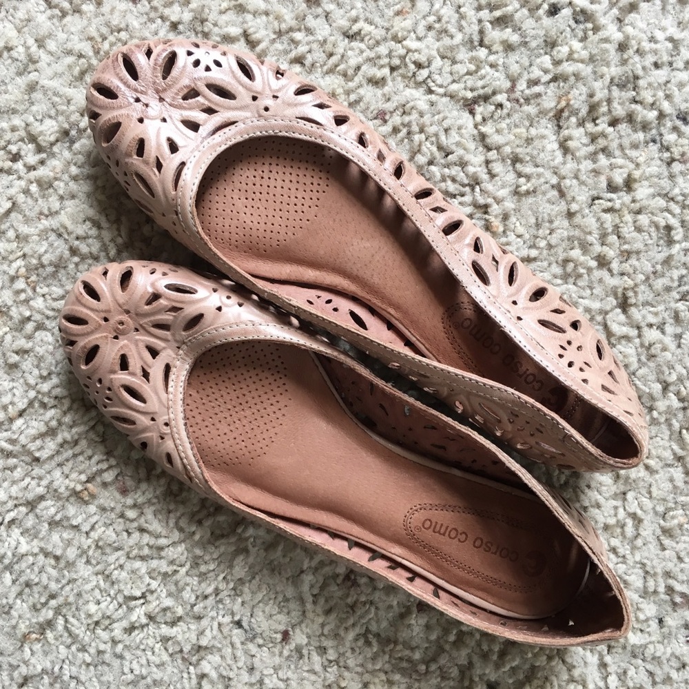 Nude laser cut floral ballet flats