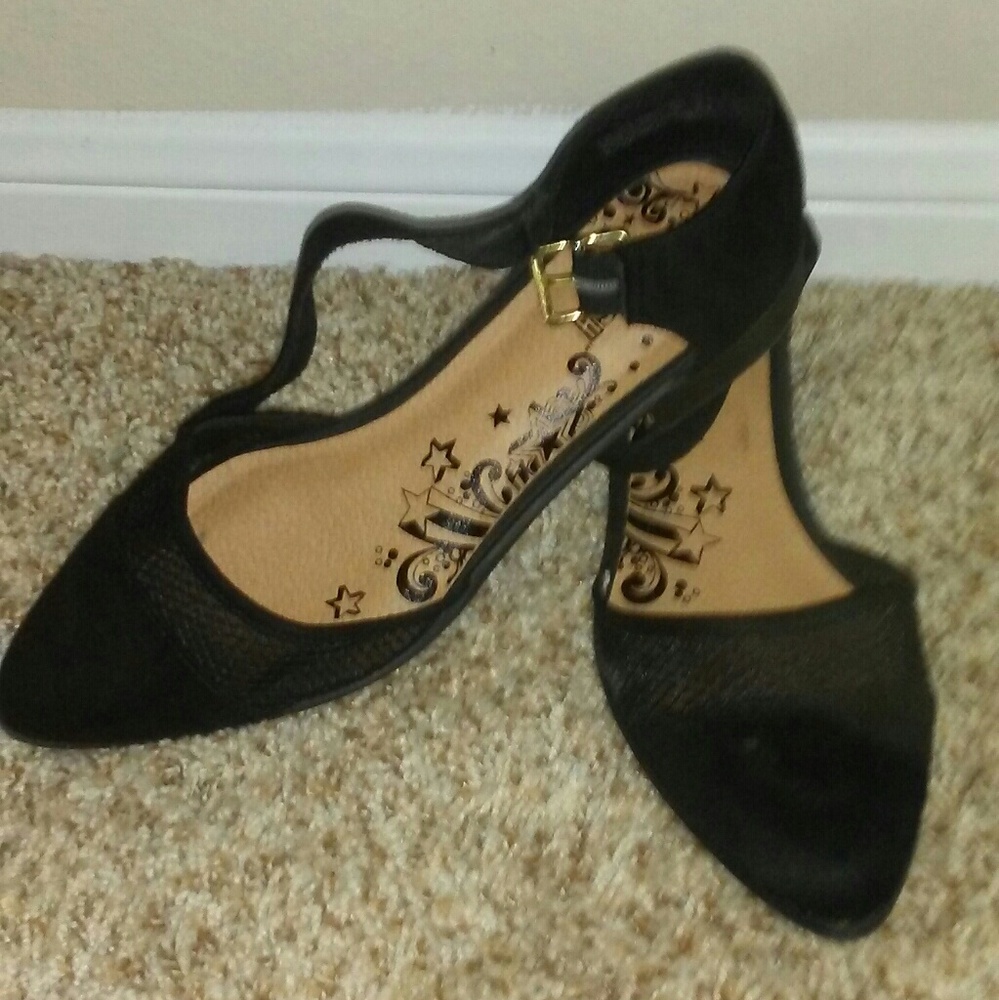 Black dress shoes