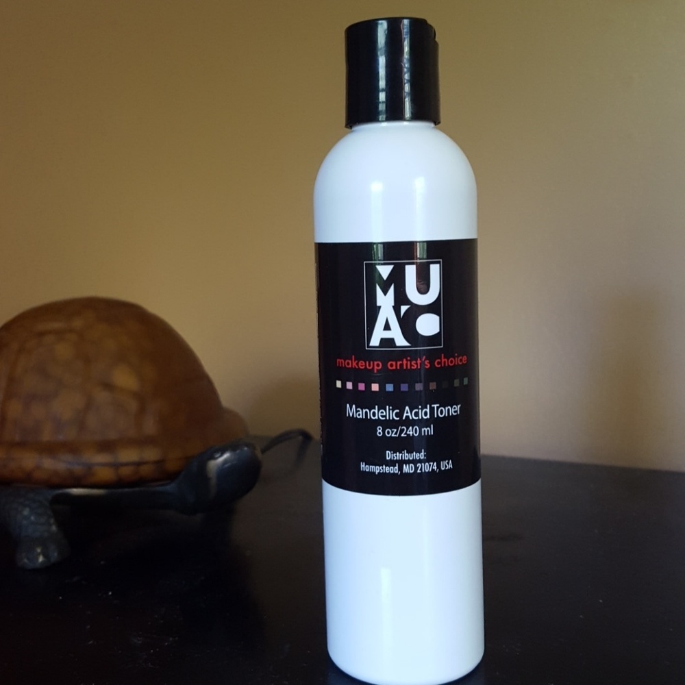 MUAC Makeup Artist's Choice Mandelic acid toner