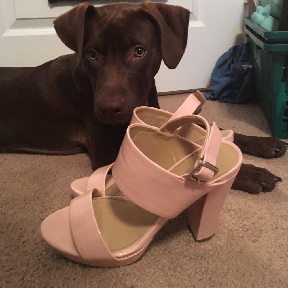 Pink Pumps - Picture 2 of 4