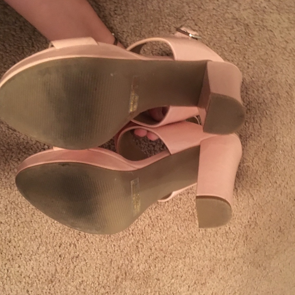 Pink Pumps - Picture 3 of 4