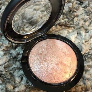 Mac mineralize skinfinish in Soft & Gentle