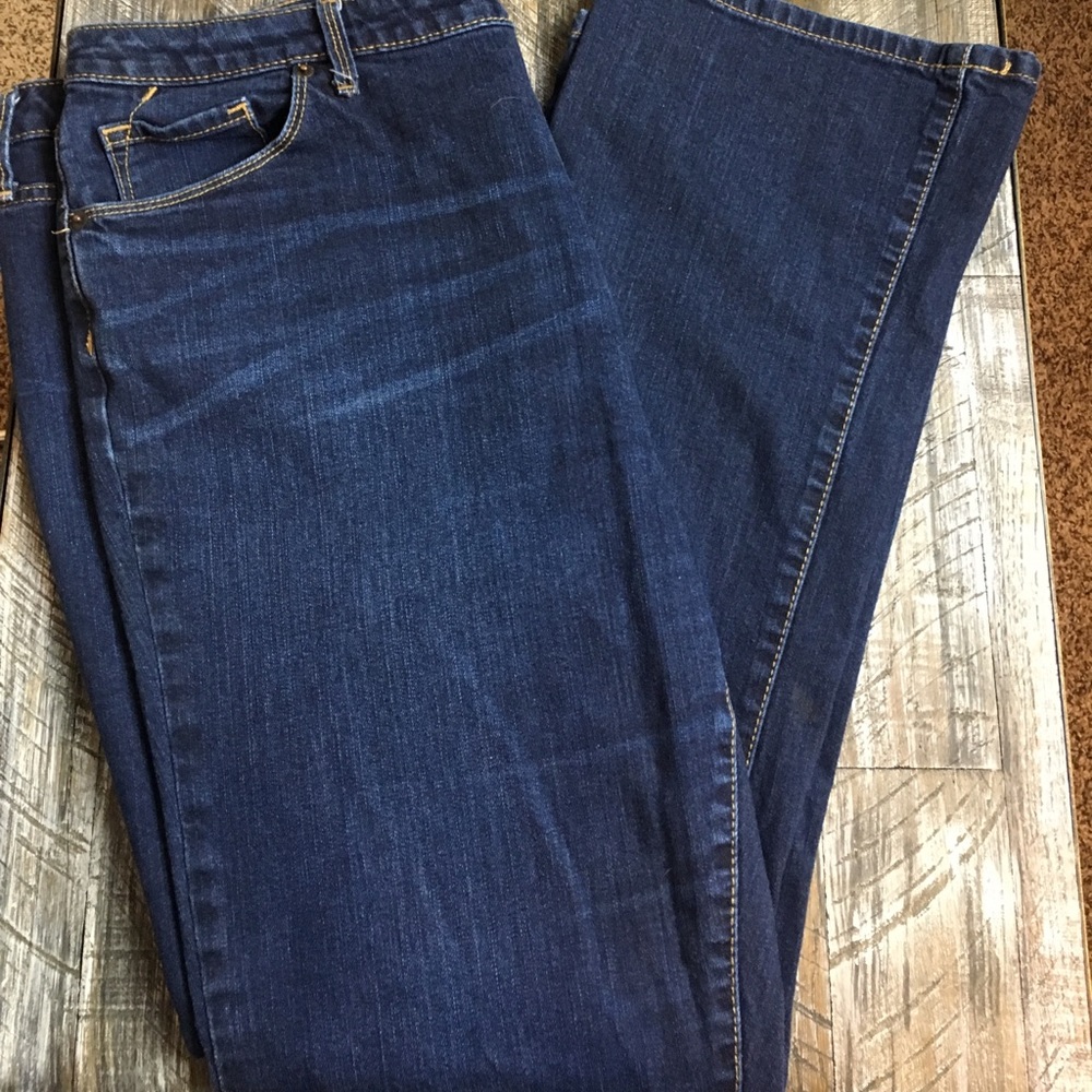 Curvy Bootcut Short jeans