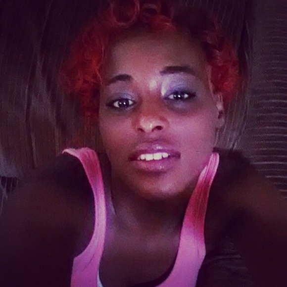 Meet your Posher, Whitney - Picture 1 of 1