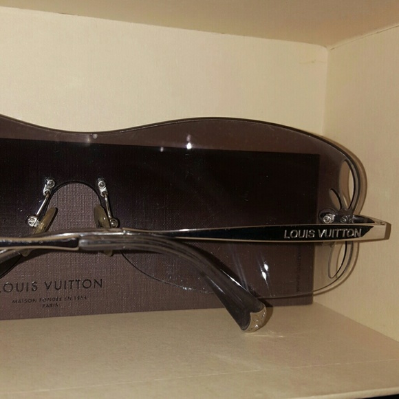 Lily mask Louis Vuitton sunglasses - Picture 3 of 4