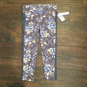 O'Neill Gray Floral Captivate Capri Leggings