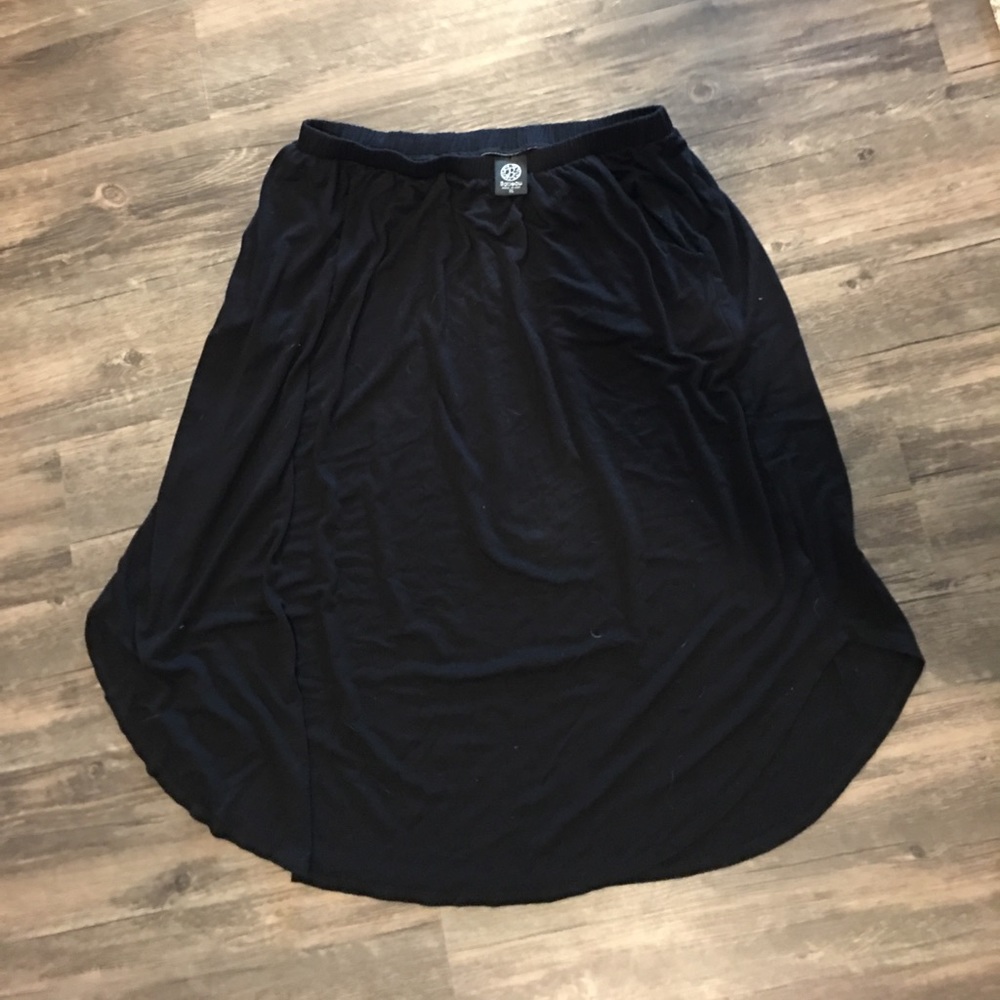 Black mid calf skirt with pockets size XL