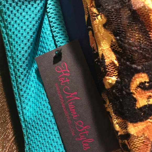 Emerald green with gold buckles - Picture 2 of 3