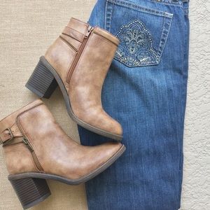 {Gianni Bini} zippered leather ankle boots