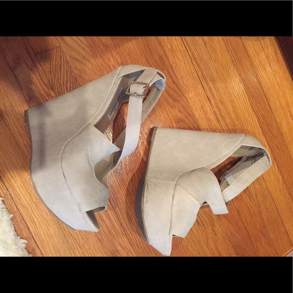 Steve Madden xternal bone heels - Picture 2 of 4