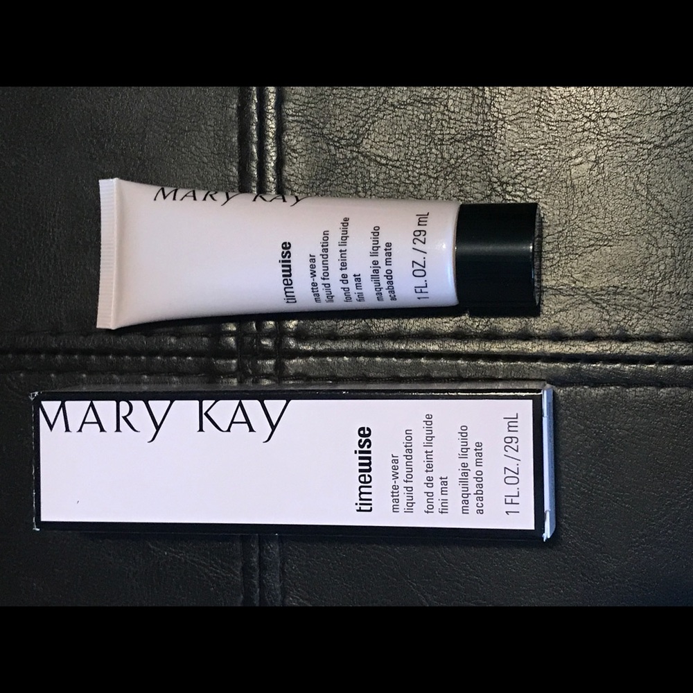 Ivory 6 matte wear foundation