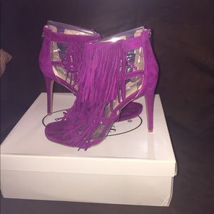 Fringly fuchsia suede heels