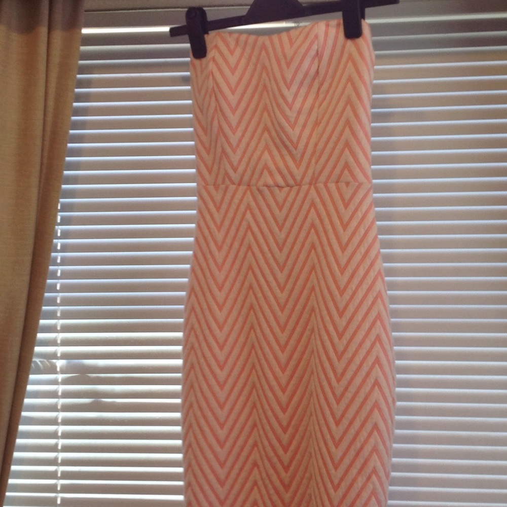 Strapless striped dress in peach