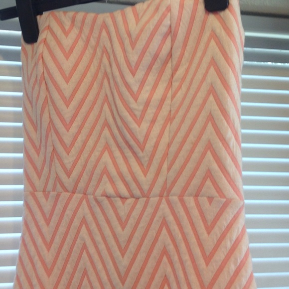 Strapless striped dress in peach - Picture 2 of 3