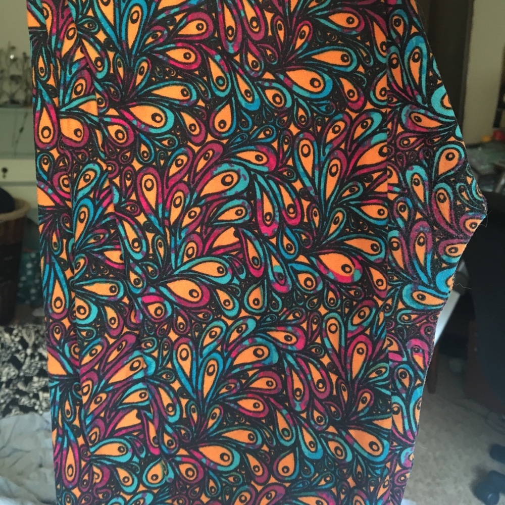 **SOLD** Peacock feather leggings