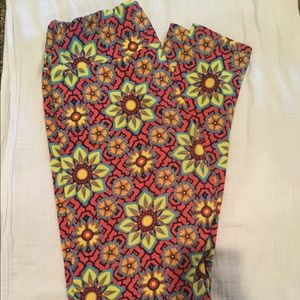 Gorgeous LulaRoe patterned leggings OS