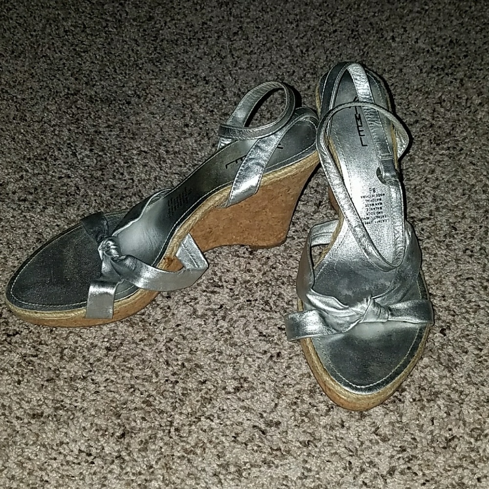 10+ year old sandals! Great condition.